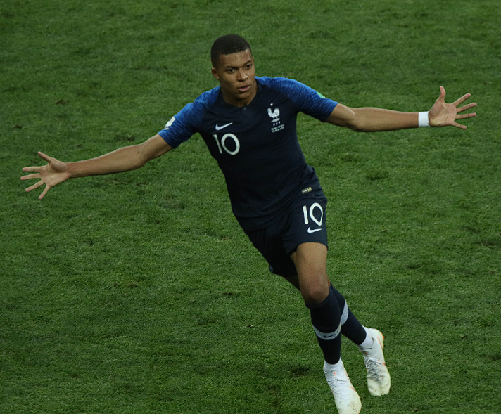 <a href='/news/tag/286.html' style='color: blue;'>皇马</a>西超杯决赛迎战<a href='/news/tag/258.html' style='color: blue;'>巴萨</a>，姆巴佩、<a href='/news/tag/1045492' style='color: blue;'>吕迪格</a>首发存变数与定数